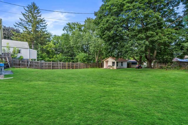 625 N Hine AVENUE, Waukesha, WI 53188