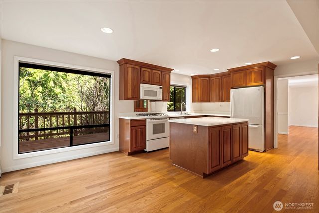 3514 208th Place NE, Sammamish, WA 98074