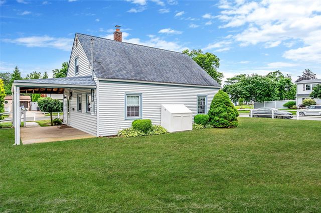 75 Gun Lane, Levittown, NY 11756
