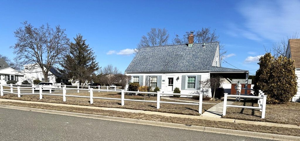 75 Gun Lane, Levittown, NY 11756