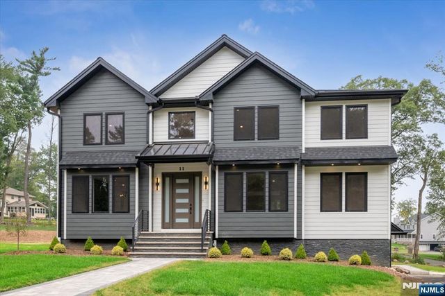 11 Eagles Nest Terrace, West Milford, NJ 07480