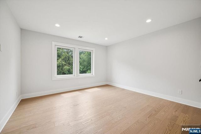 11 Eagles Nest Terrace, West Milford, NJ 07480