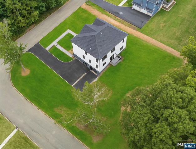 11 Eagles Nest Terrace, West Milford, NJ 07480