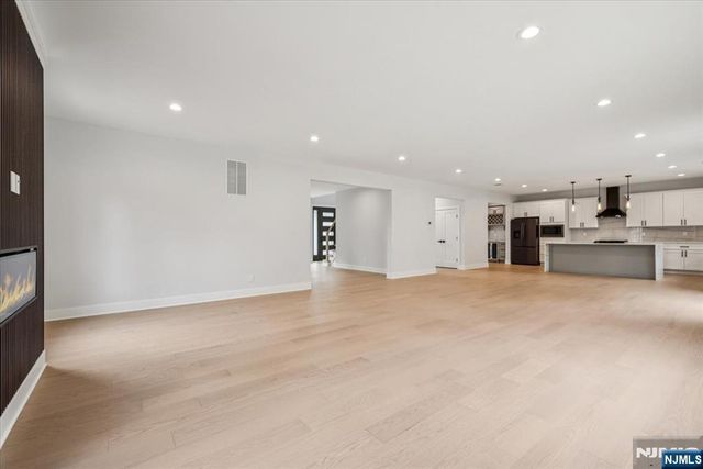 11 Eagles Nest Terrace, West Milford, NJ 07480