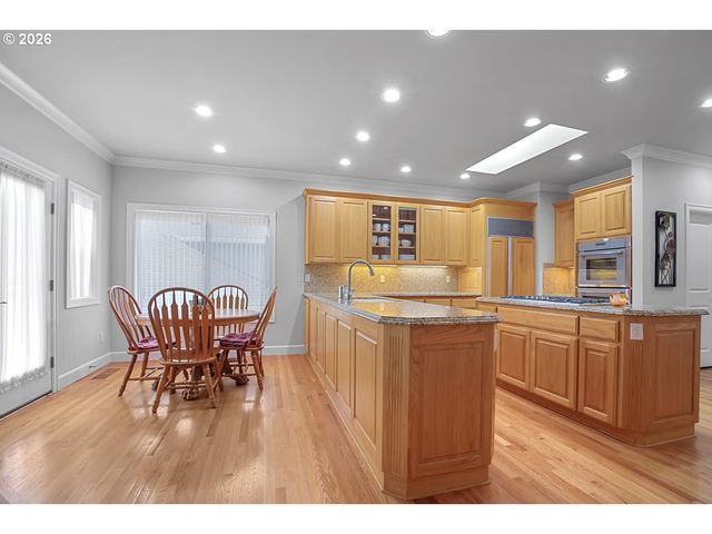 4728 CAMBRIDGE Ct, Lake Oswego, OR 97035