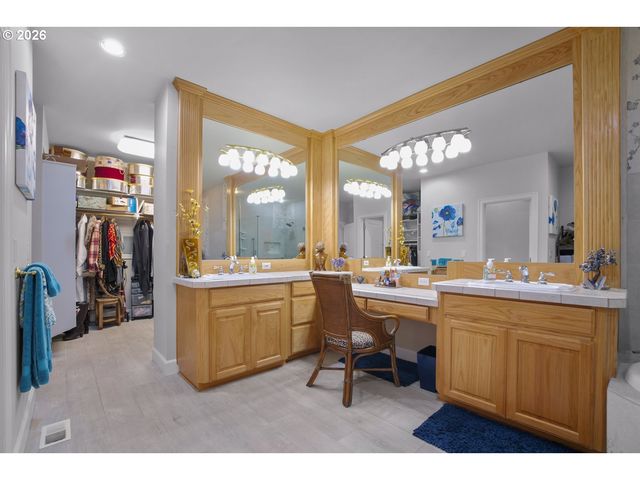 4728 CAMBRIDGE Ct, Lake Oswego, OR 97035