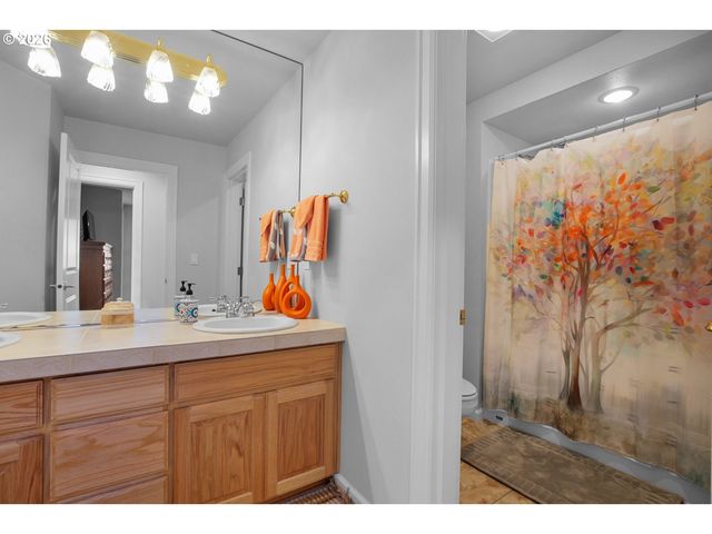 4728 CAMBRIDGE Ct, Lake Oswego, OR 97035