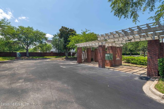 10901 BURNT MILL Road 104, Jacksonville, FL 32256