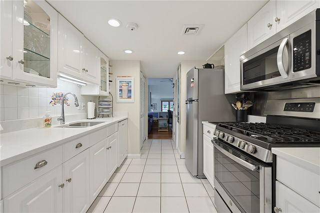 91 Windward Lane, Bristol, RI 02809