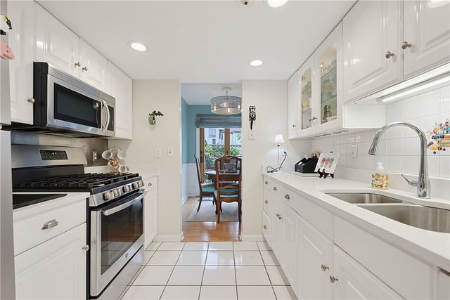 91 Windward Lane, Bristol, RI 02809