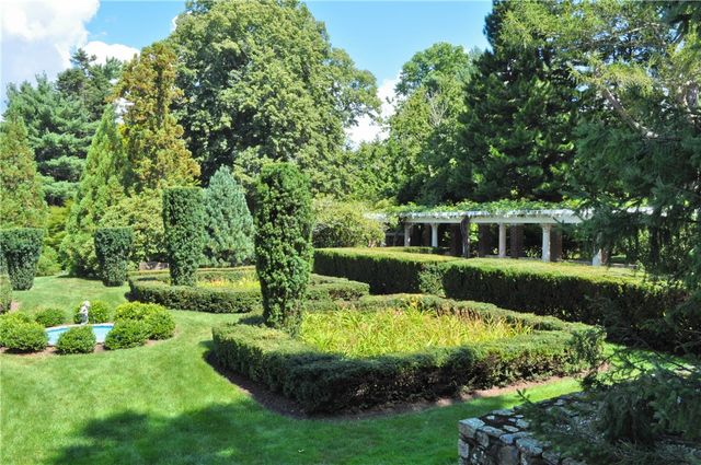 91 Windward Lane, Bristol, RI 02809