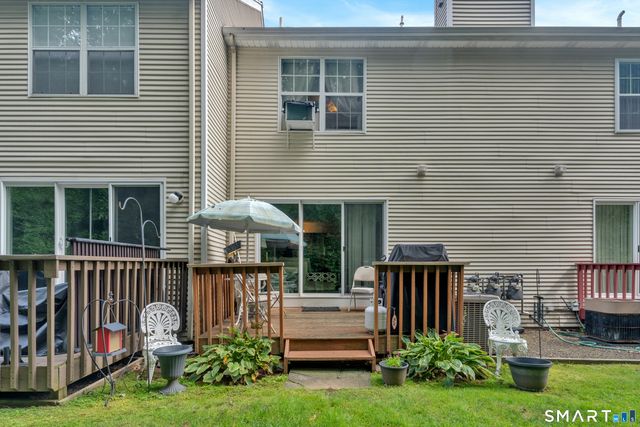 2390 State Street 2i, Hamden, CT 06517