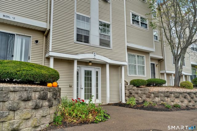 2390 State Street 2i, Hamden, CT 06517