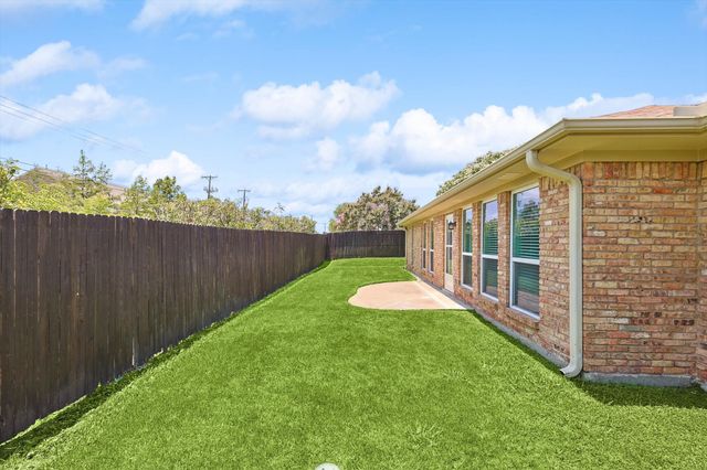 2201 Jamestown Court, Carrollton, TX 75006