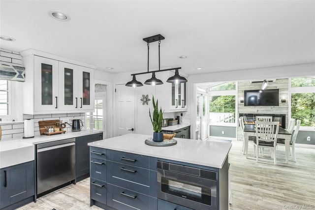 75 S Penataquit Avenue, Bay Shore, NY 11706