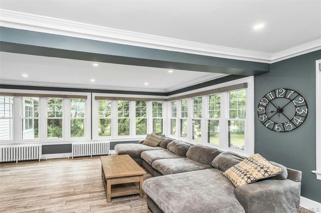 75 S Penataquit Avenue, Bay Shore, NY 11706
