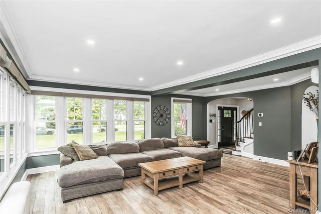 75 S Penataquit Avenue, Bay Shore, NY 11706