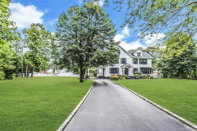 75 S Penataquit Avenue, Bay Shore, NY 11706