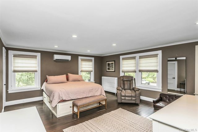 75 S Penataquit Avenue, Bay Shore, NY 11706