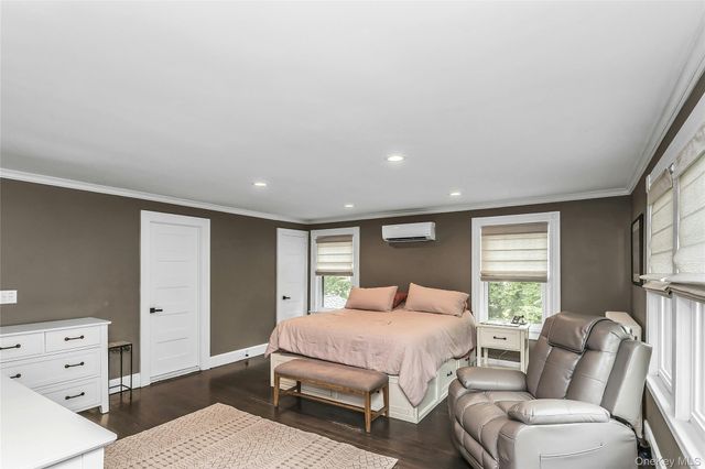 75 S Penataquit Avenue, Bay Shore, NY 11706