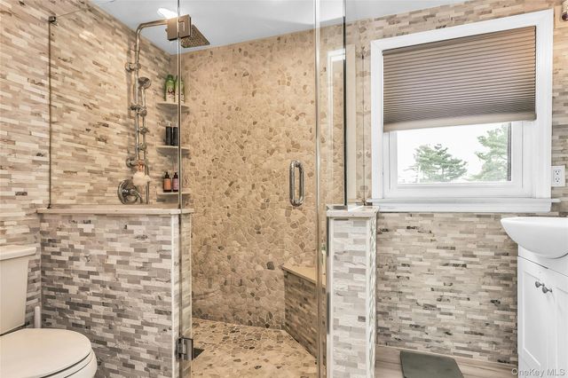 75 S Penataquit Avenue, Bay Shore, NY 11706