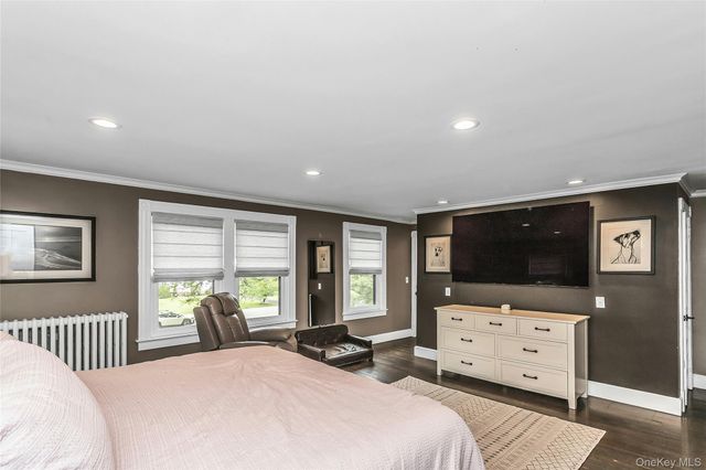 75 S Penataquit Avenue, Bay Shore, NY 11706