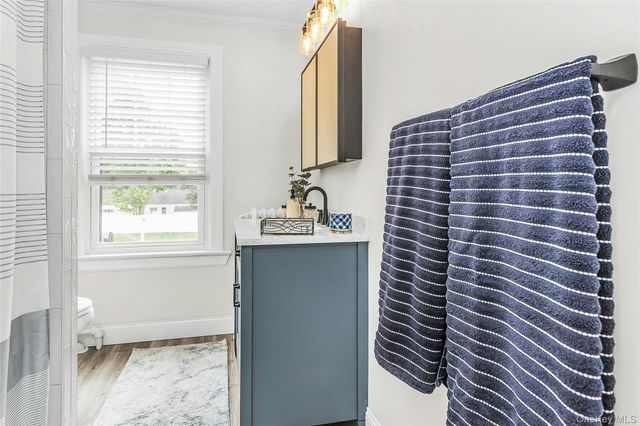 75 S Penataquit Avenue, Bay Shore, NY 11706