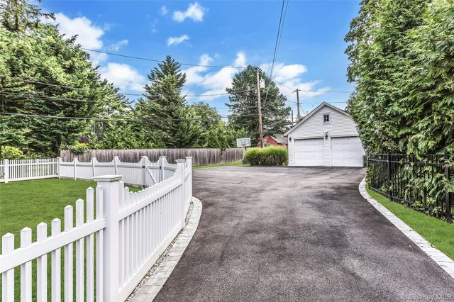 75 S Penataquit Avenue, Bay Shore, NY 11706