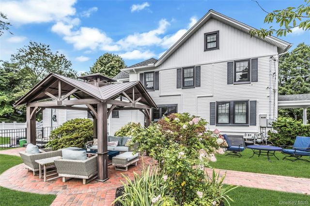 75 S Penataquit Avenue, Bay Shore, NY 11706