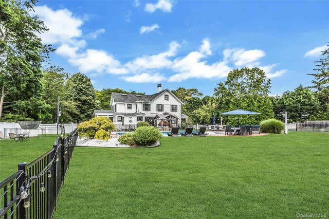 75 S Penataquit Avenue, Bay Shore, NY 11706