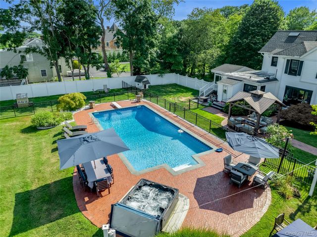 75 S Penataquit Avenue, Bay Shore, NY 11706