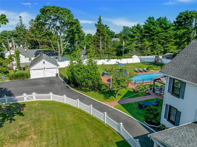 75 S Penataquit Avenue, Bay Shore, NY 11706