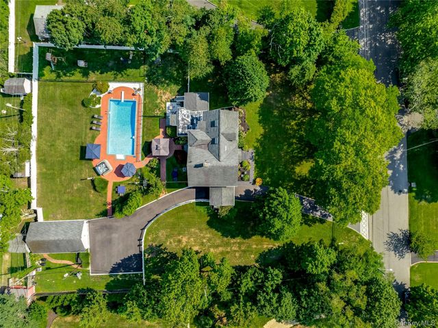 75 S Penataquit Avenue, Bay Shore, NY 11706