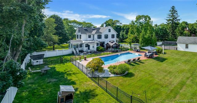 75 S Penataquit Avenue, Bay Shore, NY 11706
