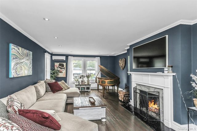 75 S Penataquit Avenue, Bay Shore, NY 11706