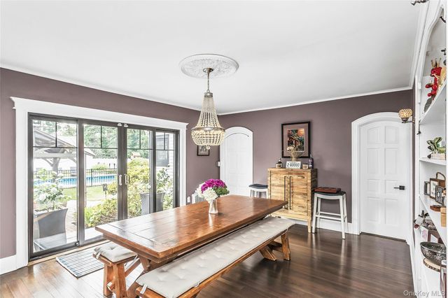 75 S Penataquit Avenue, Bay Shore, NY 11706