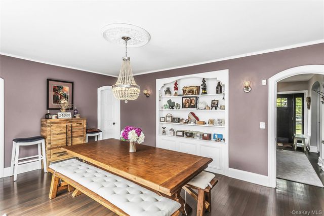 75 S Penataquit Avenue, Bay Shore, NY 11706
