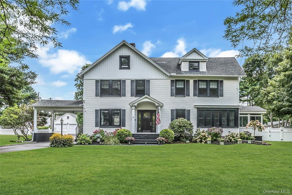75 S Penataquit Avenue, Bay Shore, NY 11706