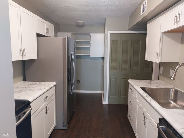 6912 Wildwood Court, Indianapolis, IN 46268