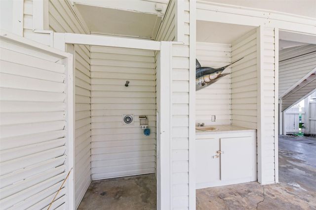 4231 Pelican Lane, Galveston, TX 77554