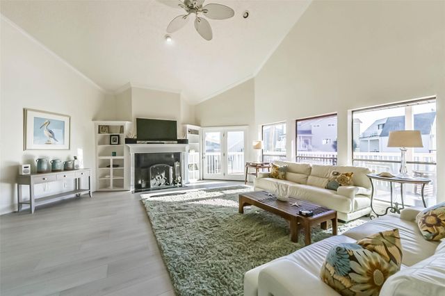 4231 Pelican Lane, Galveston, TX 77554