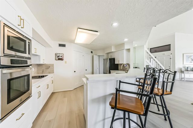 4231 Pelican Lane, Galveston, TX 77554