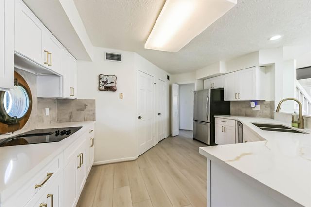 4231 Pelican Lane, Galveston, TX 77554