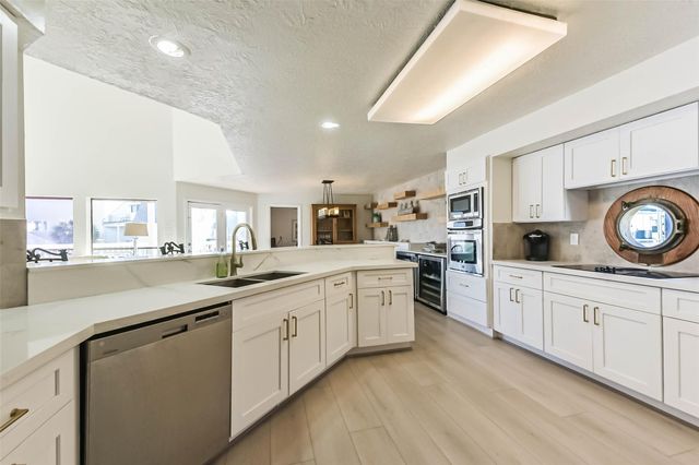 4231 Pelican Lane, Galveston, TX 77554