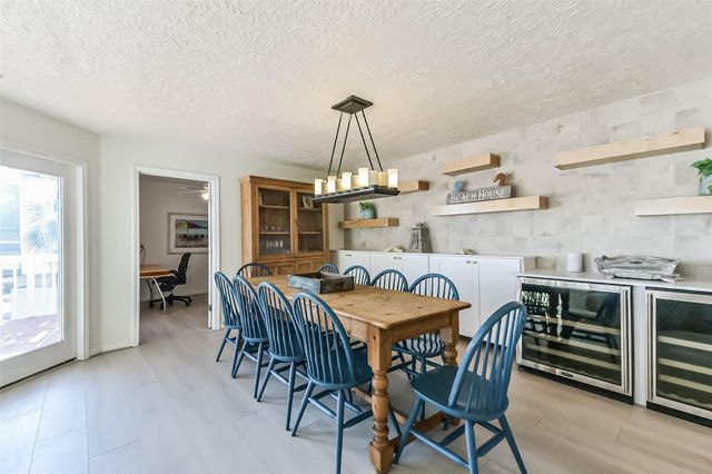 4231 Pelican Lane, Galveston, TX 77554