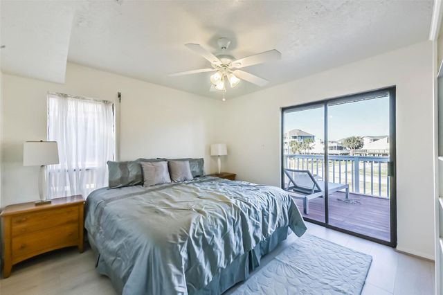 4231 Pelican Lane, Galveston, TX 77554