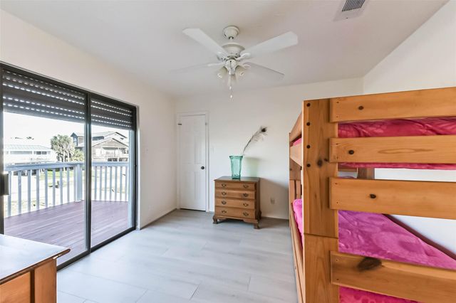 4231 Pelican Lane, Galveston, TX 77554