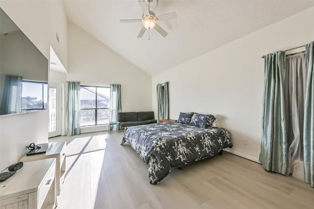 4231 Pelican Lane, Galveston, TX 77554