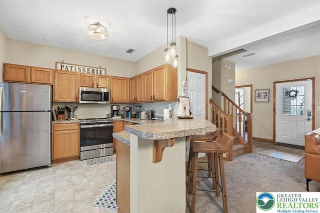 112 High Mountain Lane, Pocono Twp, PA 18372