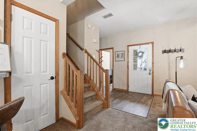 112 High Mountain Lane, Pocono Twp, PA 18372